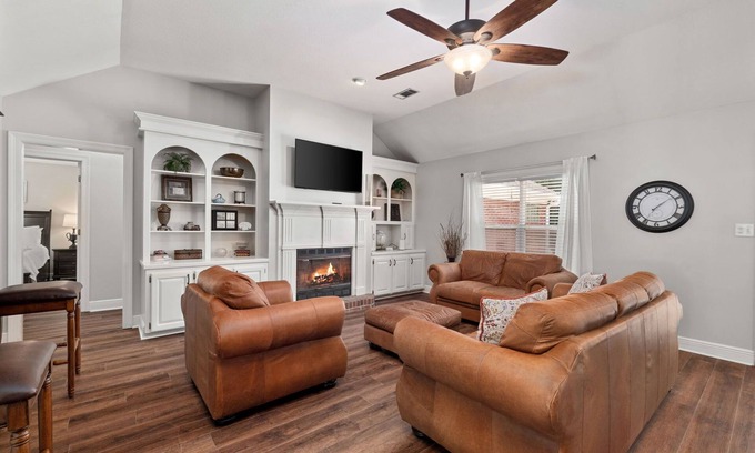 Hattiesburg House | Unforgettable Summer Place House with Spa & Family Amenities
