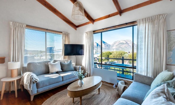 Coles Bay House | Family-Friendly Retreat at The Summer Shack - Freycinet
