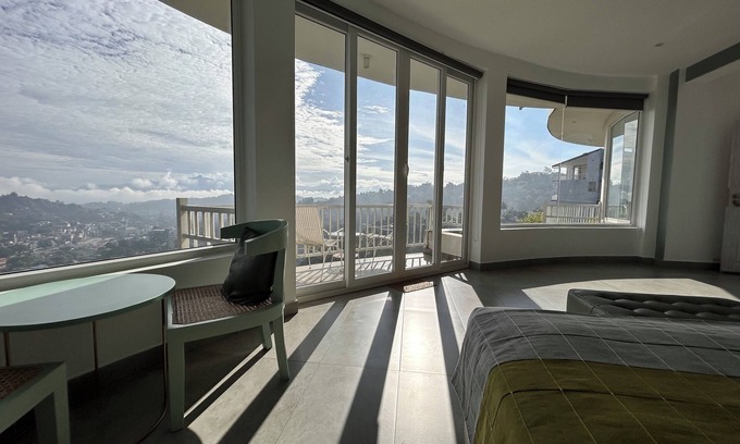 Kandy Bed & Breakfast | Experience The Summit: 4-Star Retreat with Family Amenities