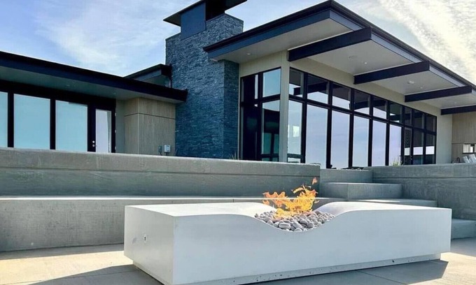 Benton City House | Experience Relaxation at The Summit on Red Mountain Hotel