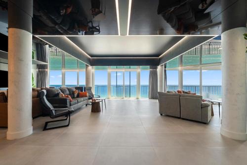 Thomas Drive House | The Summit Penthouse 1501