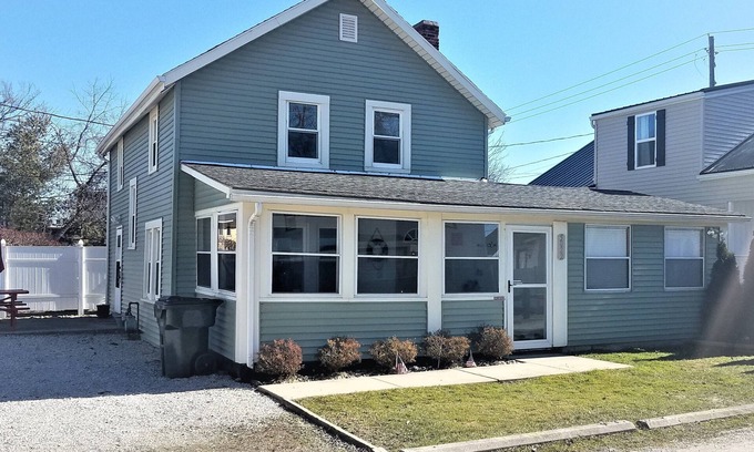 Geneva-on-the-Lake House | Exceptional Sun Catcher 5BR: Steps from The Strip & Pool
