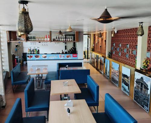 Modhera Hotel | THE SUN GLORIOUS RESTAURANT & ROOMs