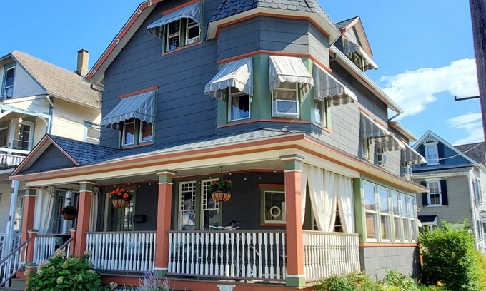 Ocean Grove House | The Sun Shack - Family Haven with Ocean View & Spa Access