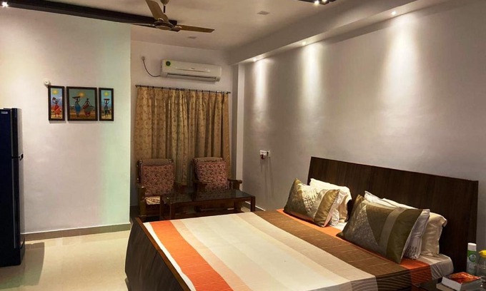 Varanasi House | Discover The Sunaina: Rated 9/10 with Family-Friendly Amenities