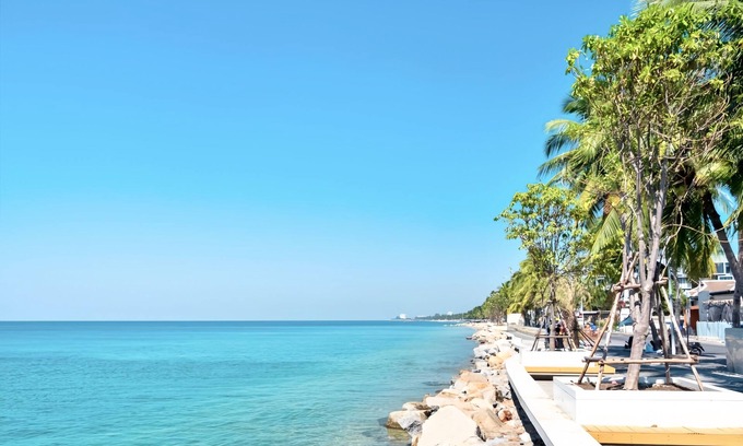 Saen Suk Hotel | Ocean View Retreat at The Sunset Bangsaen Seaview