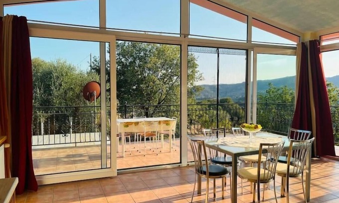 Artallo Apartment | Relaxing Sunset Retreat with Spa and Family Amenities