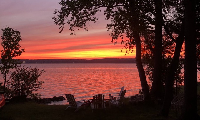 Strong Cabin | Relax at The Sunset Cabin by Lake Bernard Cottages