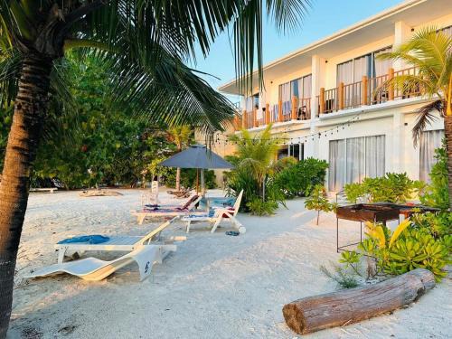 Dhiffushi Hotel | Exceptional Oceanfront Retreat at The Sunset Villa