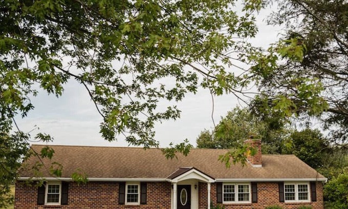 Parkesburg House | The Sunsets Overlook