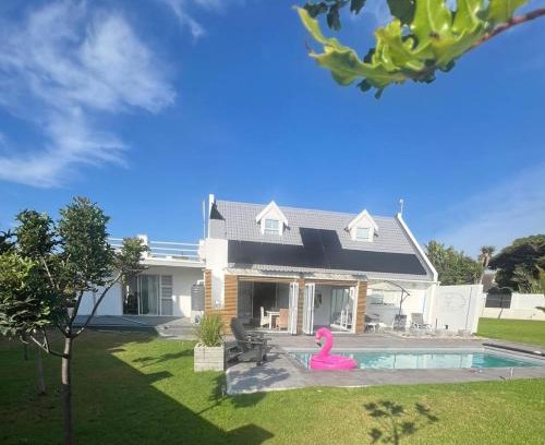 Saint Francis Bay House | Oceanfront Surf and Golf Huis: Family-Friendly Retreat