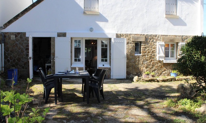 Saint-Pierre-Quiberon House | THE SURFACE KORRIGANE FACING THE SEA