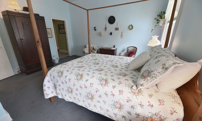 Canandaigua Bed & Breakfast | Unforgettable Stay at The Susan B - King Room with Pool Access