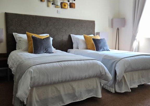 Compton Hotel | Guest Favorite: The Swan at Compton with Breakfast Included