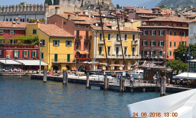 Pieve Vecchia Bed & Breakfast | Relax at The Swan B&B: Ocean View & Hot Tub Awaits