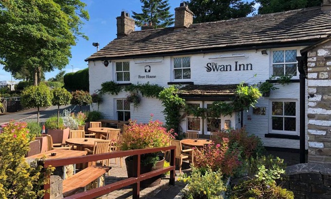 Kettleshulme Hotel | Discover The Swan Inn: Family-Friendly, Wheelchair Accessible