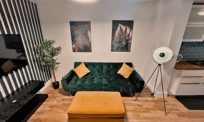 Wall End House | Experience The SwankeyTownhouse in Trendy East London