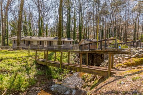 East Point House | Discover Sweet Creek Villas: Rated 8.2/10 by Guests