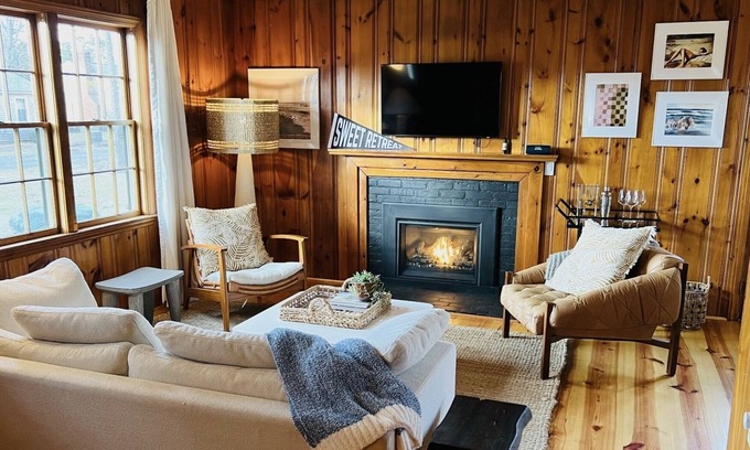 Dennis Port Cottage | The Sweet Retreat: Steps from Dennis Port Beaches & Spa