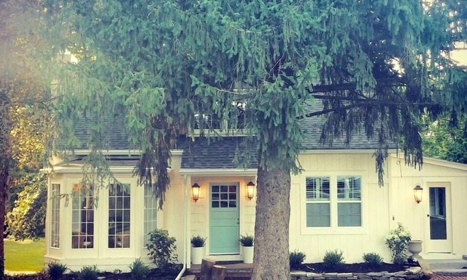 Witmer Cottage | Experience The Sycamore Cottage in Amish Country, Rated 9.8