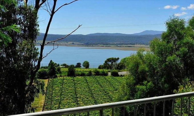 Grindelwald Apartment | The Tamar Ridge Lookout at Tamar Ridge Apartments