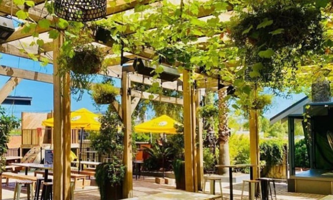 Tamworth Hotel | Eco-Friendly Comfort at The Tamworth Hotel with Pool & Dining