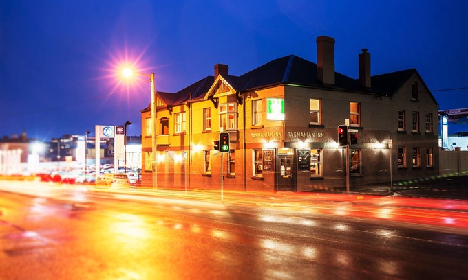 Hobart Central Business District Hotel | Discover The Tasmanian Inn: Rated 9.2/10 with Pool & Dining