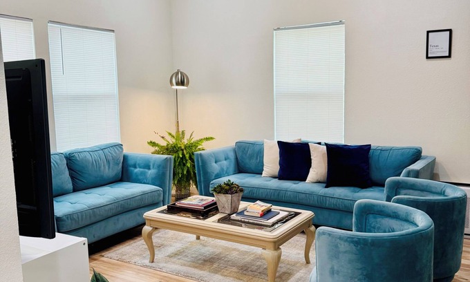 Near East Side House | Discover Downtown San Antonio: Pet-Friendly Stay & Spa