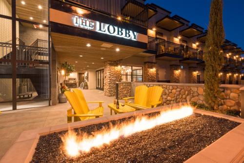Cottonwood Hotel | Oceanfront Escape at The Tavern Hotel with Pool & Dining