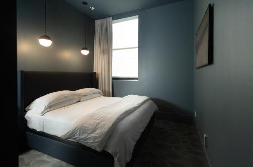 Tyler Apartment | Unforgettable Stay at The Thomas Hotel - Premium Suite