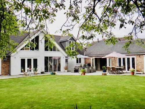 Hemingford Grey House | Family-Friendly Getaway at The Thorpe Guesthouse