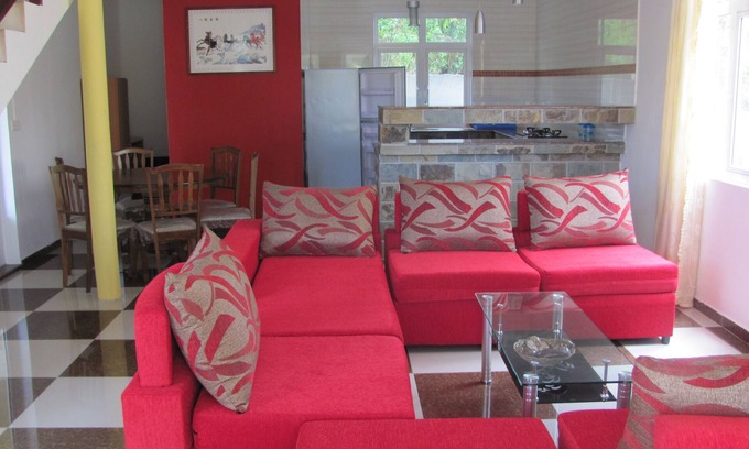 Grand Gaube House | Spacious Three-Bedroom Apartment with Pool and Breakfast