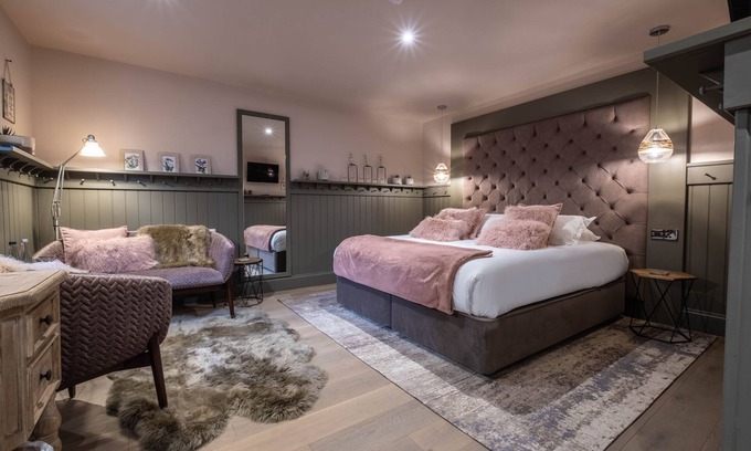 Woodditton Hotel | Experience The Three Blackbirds: 4-Star Family-Friendly Retreat