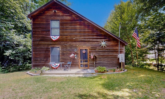 Weeks Mills House | Discover The Three Cornered Pond Retreat: Kayaks & Lake Access