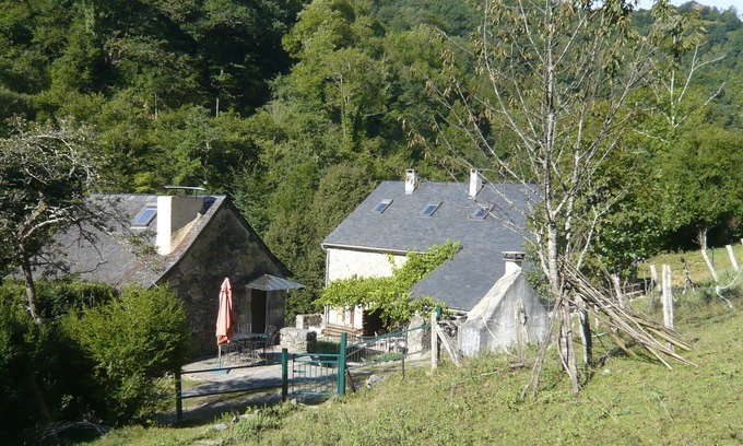 Osse-en-Aspe House | Experience Tranquility at THE THREE HOUSES gîte vert