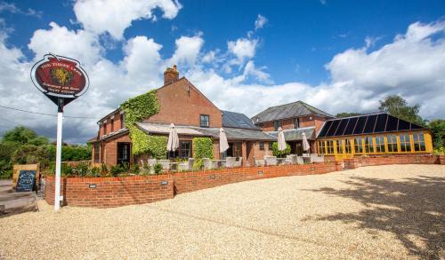 New Forest District Hotel | Discover The Three Lions: Pet-Friendly & Highly Rated Stay