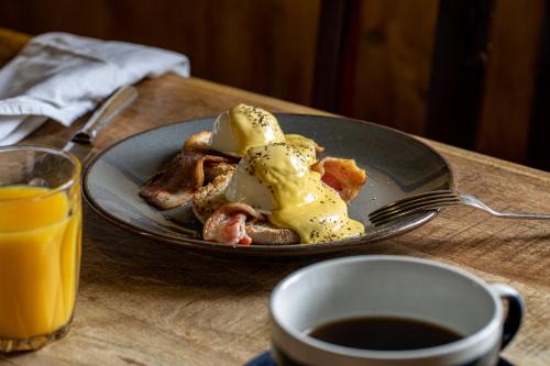 Wiveton Bed & Breakfast | Charming Stay at The Three Swallows Cley with Breakfast & Dining