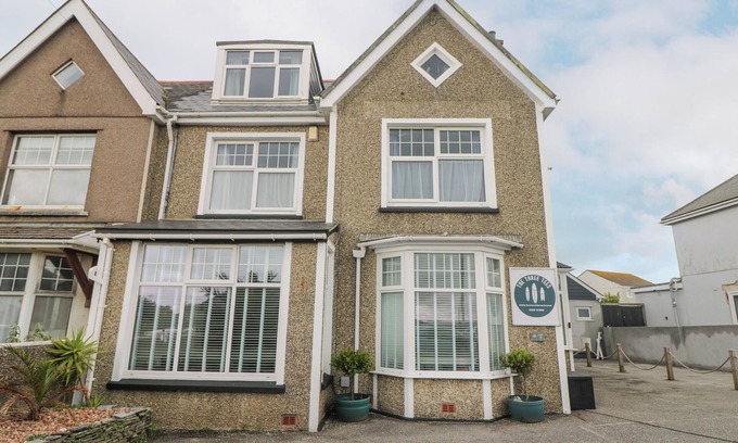 Newquay House | Discover The Three Tees: Pet-Friendly Cottage in Newquay