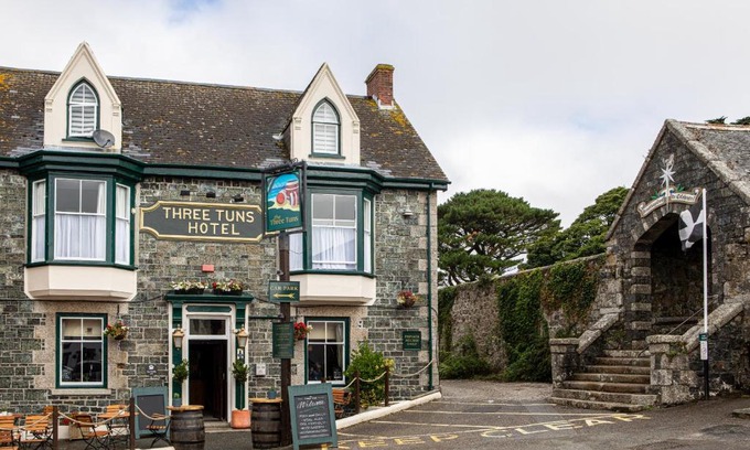 St. Keverne Hotel | Pet-Friendly Ocean View Retreat at The Three Tuns