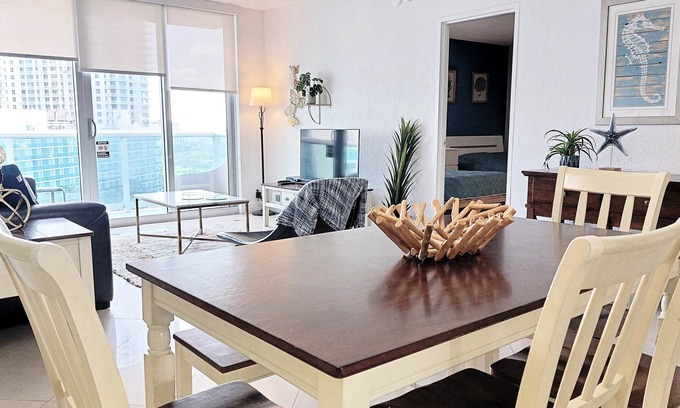 Hollywood South Central Beach Apartment | THE TIDES - 11th Floor (V) - 2 bedrooms