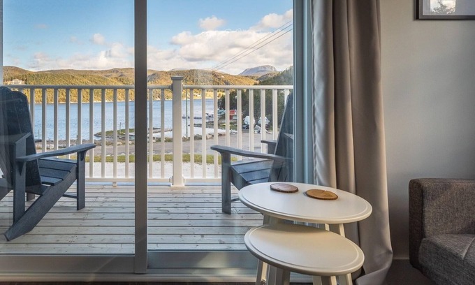 Norris Point Hotel | Discover The Tides Inn: Family-Friendly with Breakfast Included