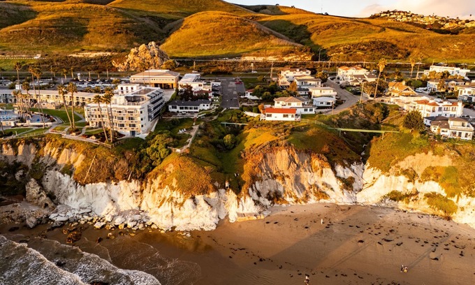 Motel District Hotel | Relax at The Tides Oceanview Inn with Pool & Family Amenities