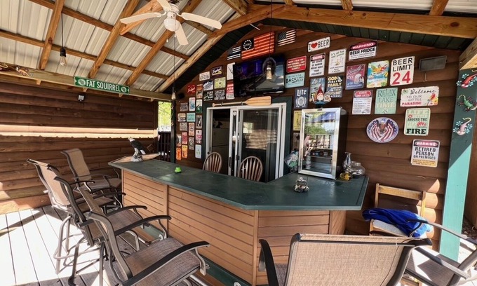 Chetek House | Pet-Friendly Getaway: The Tiki Bar on Prairie Lake
