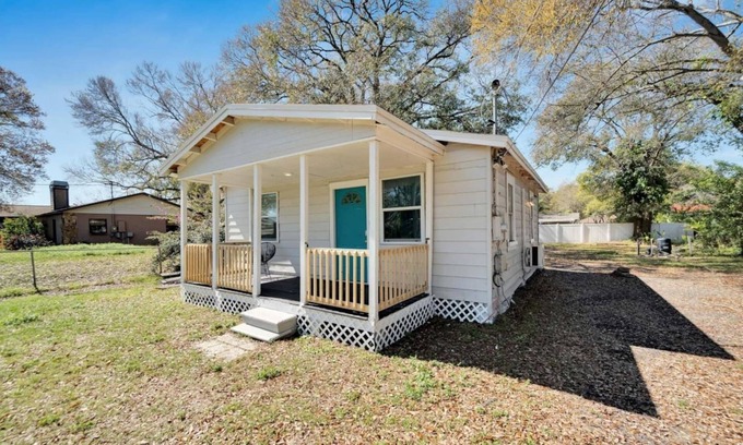 Greater Palm River Point CDC House | The Tiny Cottage | Located In Central Tampa