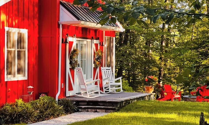 Lanexa House | Private Oasis: The Tiny Red Barn Near Williamsburg