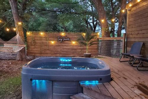 Dennis House | Inviting Holiday Homes in Weatherford, TX with Hot Tub