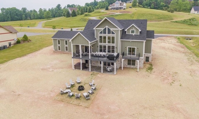 Waterfront Greens House | Unforgettable Tippy Canoe Stay in Deep Creek, Maryland