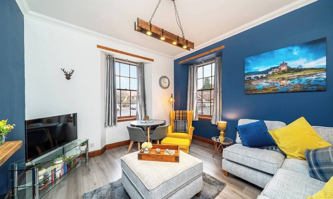 Clackmannan Apartment | Explore from The Tollbooth - Ideal for Family & Pets