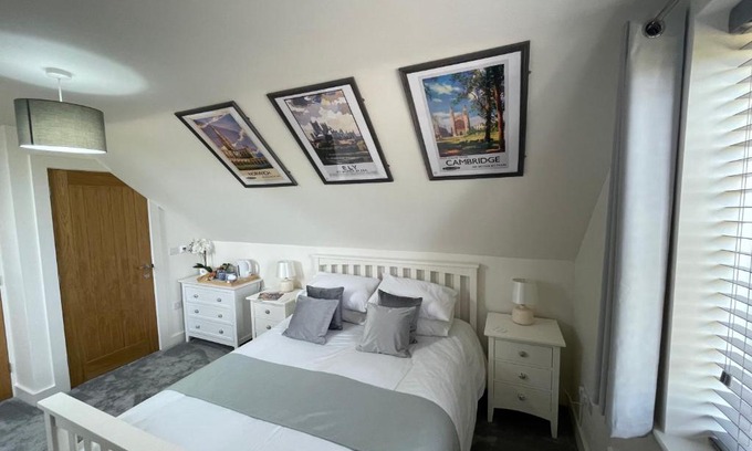 Ely House | Top Floor Retreat: Guest Rated 10/10 with Kitchen Access