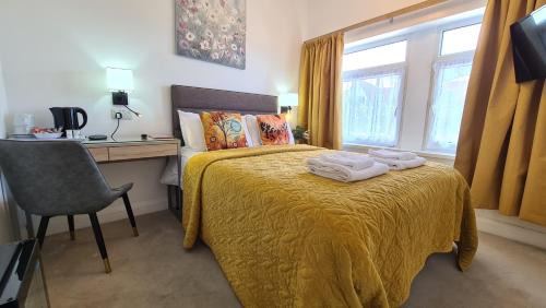 Roundham Hotel | Cozy Stay at The Torland - Paignton Seafront with Ocean View